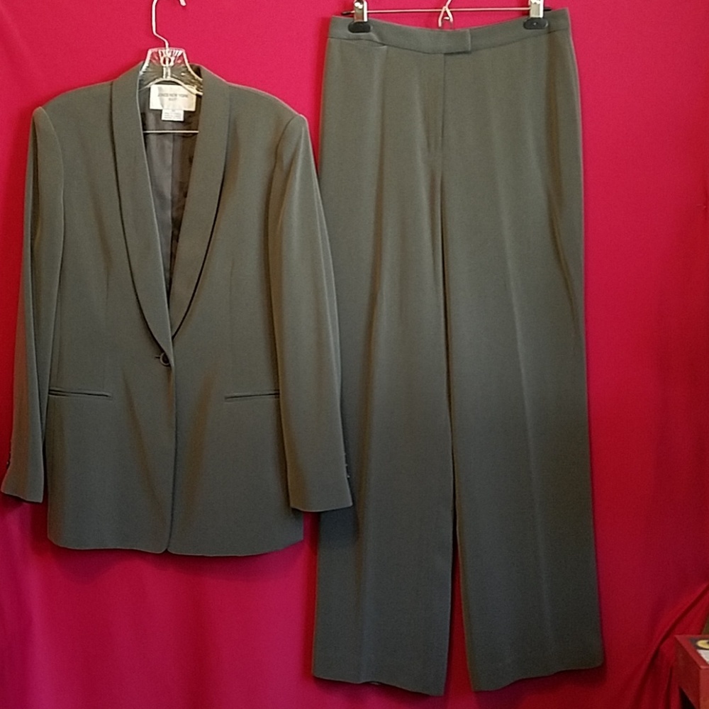 JONES NEW YORK PANTS SUIT Gray Size 10 2 PC.